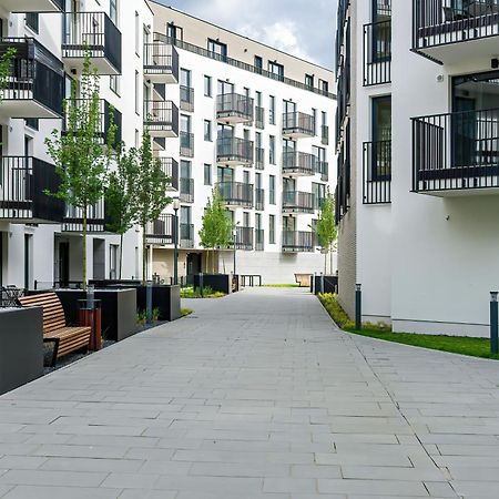 Stylish & Comfy Garbary Apartments With Parking By Noclegi Renters Poznan Bagian luar foto