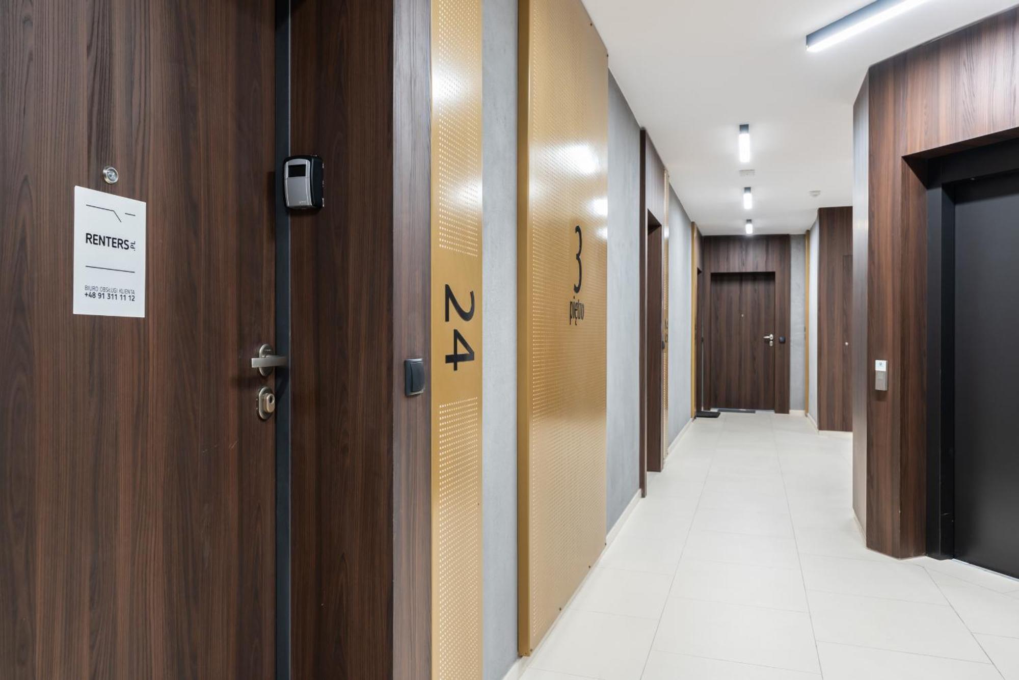 Stylish & Comfy Garbary Apartments With Parking By Noclegi Renters Poznan Bagian luar foto