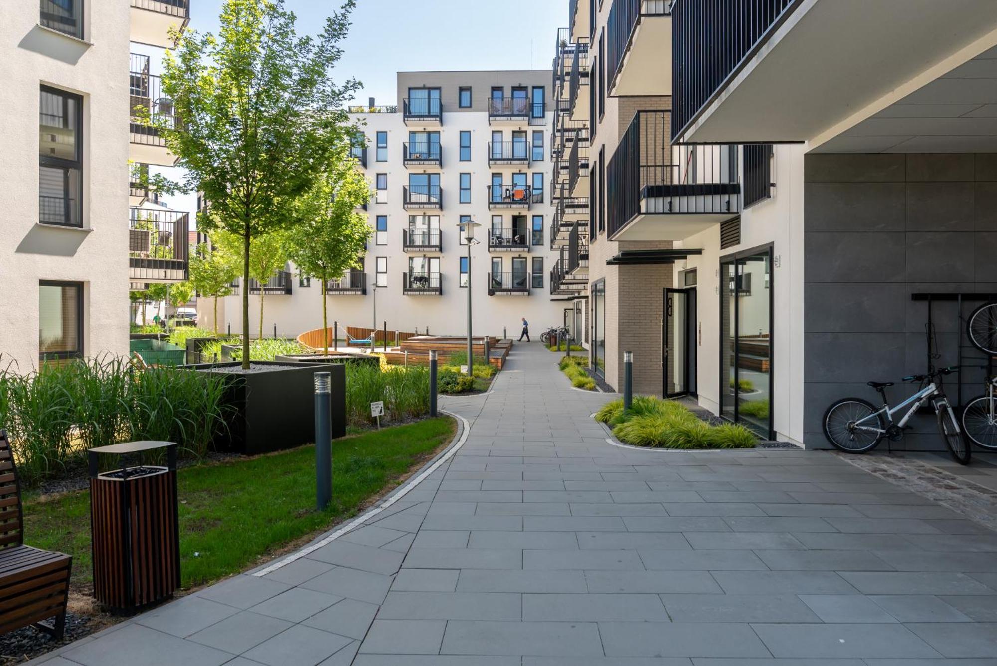 Stylish & Comfy Garbary Apartments With Parking By Noclegi Renters Poznan Bagian luar foto