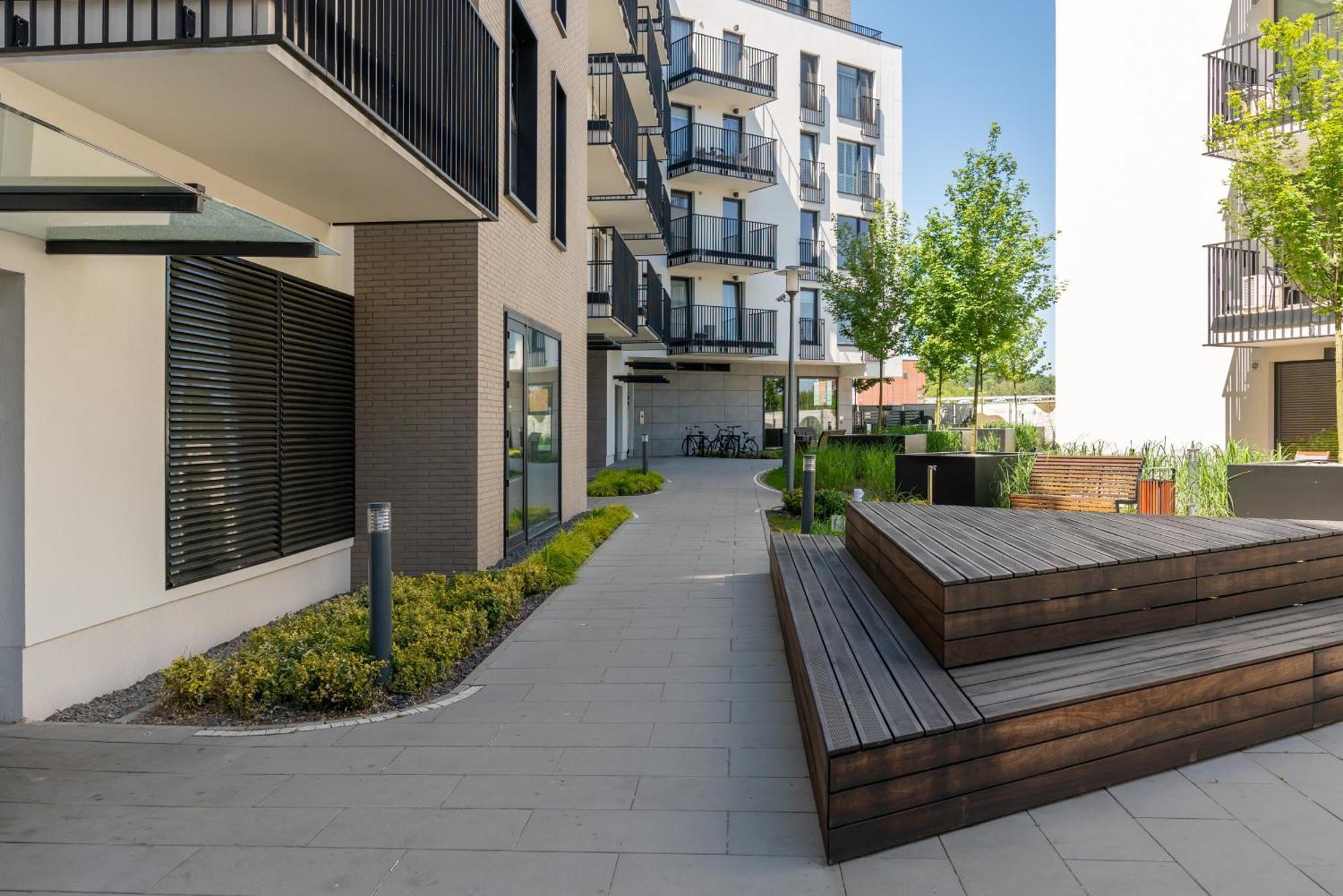 Stylish & Comfy Garbary Apartments With Parking By Noclegi Renters Poznan Bagian luar foto