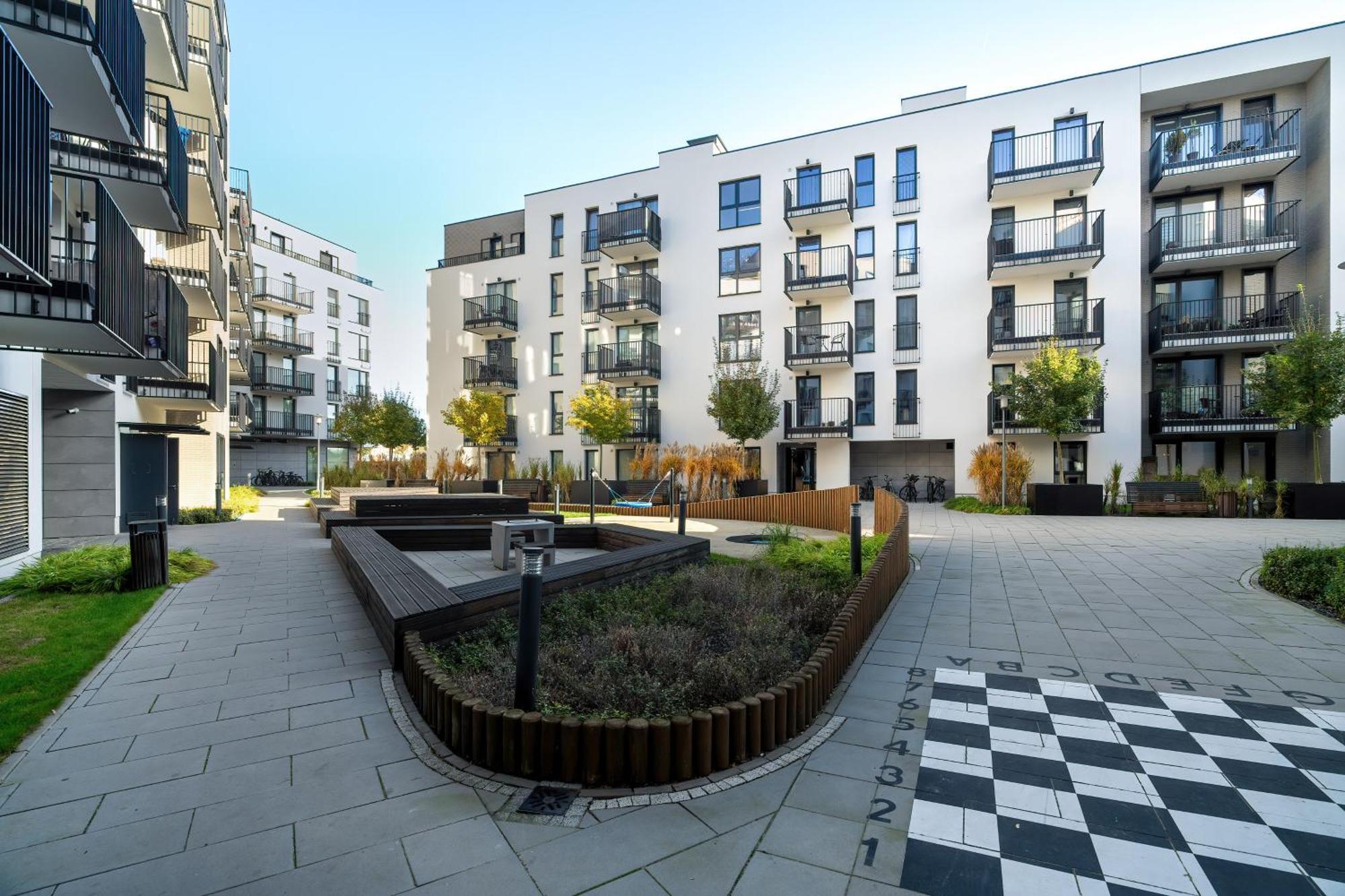 Stylish & Comfy Garbary Apartments With Parking By Noclegi Renters Poznan Bagian luar foto