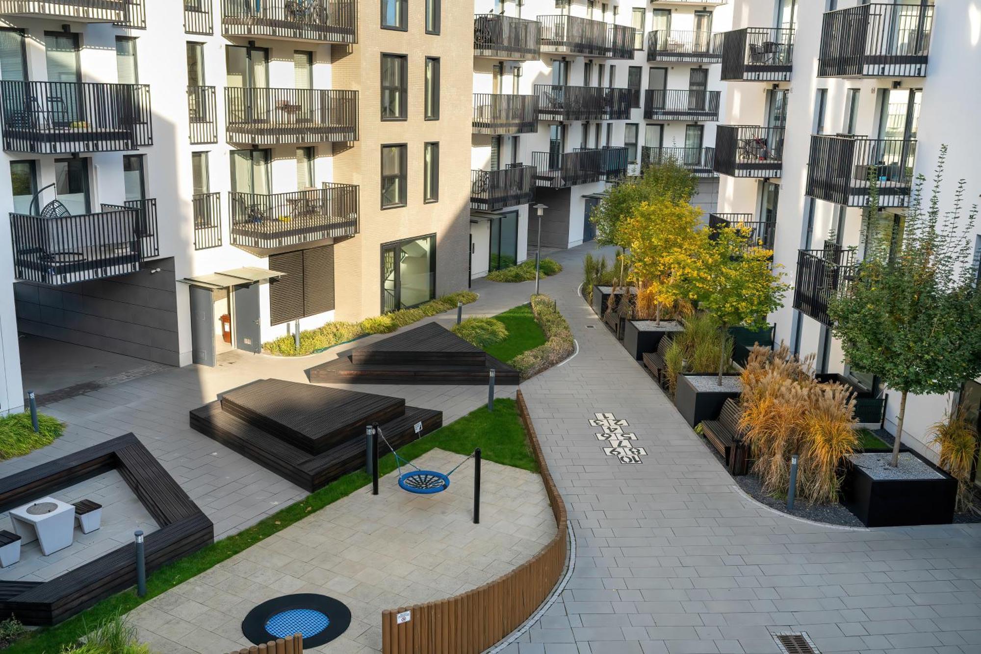 Stylish & Comfy Garbary Apartments With Parking By Noclegi Renters Poznan Bagian luar foto
