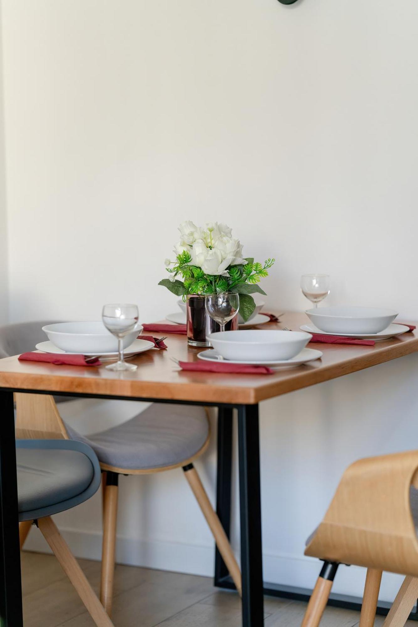 Stylish & Comfy Garbary Apartments With Parking By Noclegi Renters Poznan Bagian luar foto