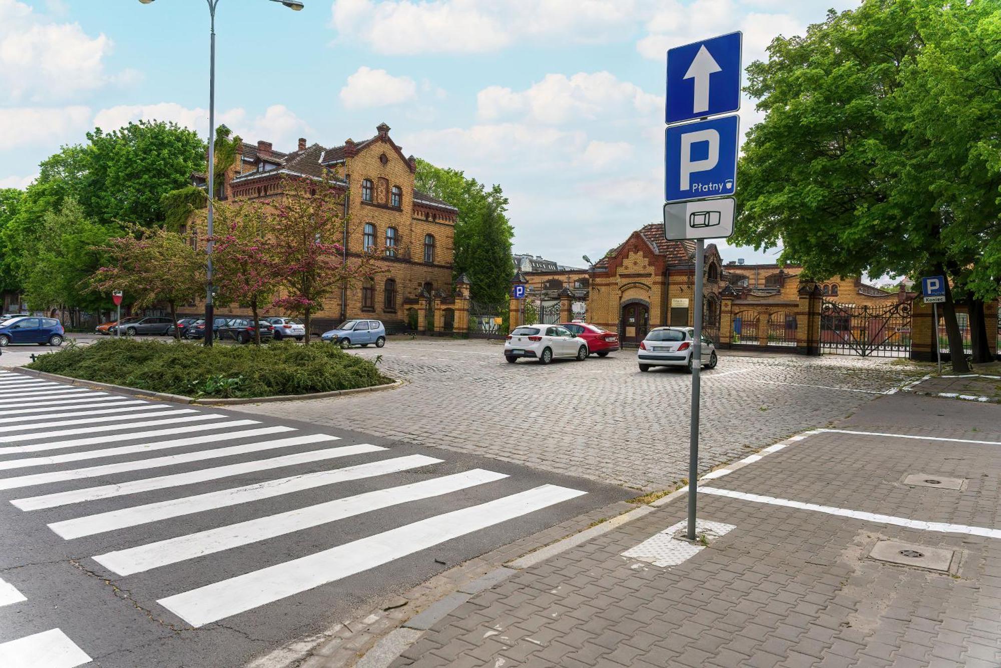 Stylish & Comfy Garbary Apartments With Parking By Noclegi Renters Poznan Bagian luar foto